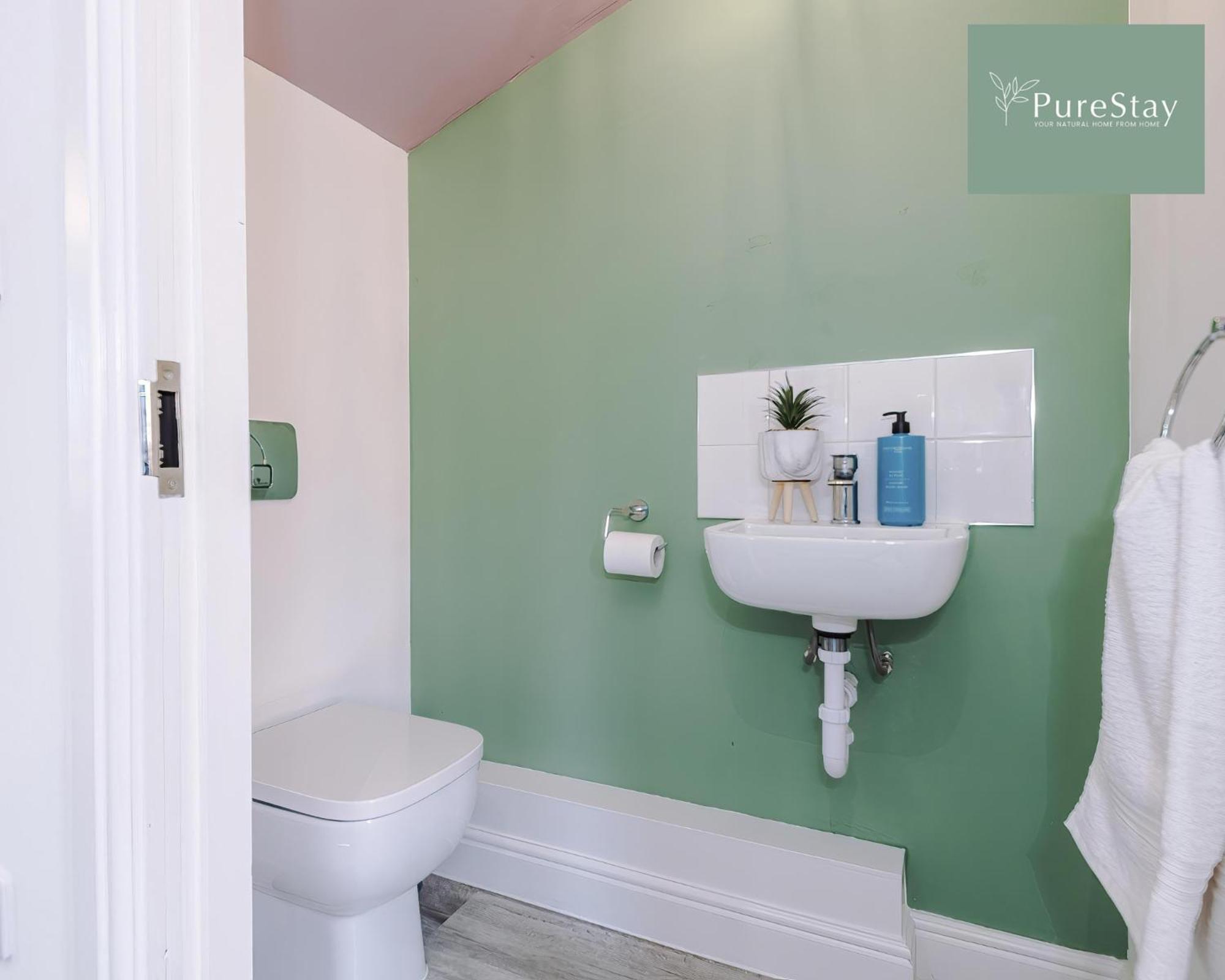 Stunning Five Bedroom Manchester House With Free Parking By Purestay Short Lets & Serviced Accommodation Exteriör bild