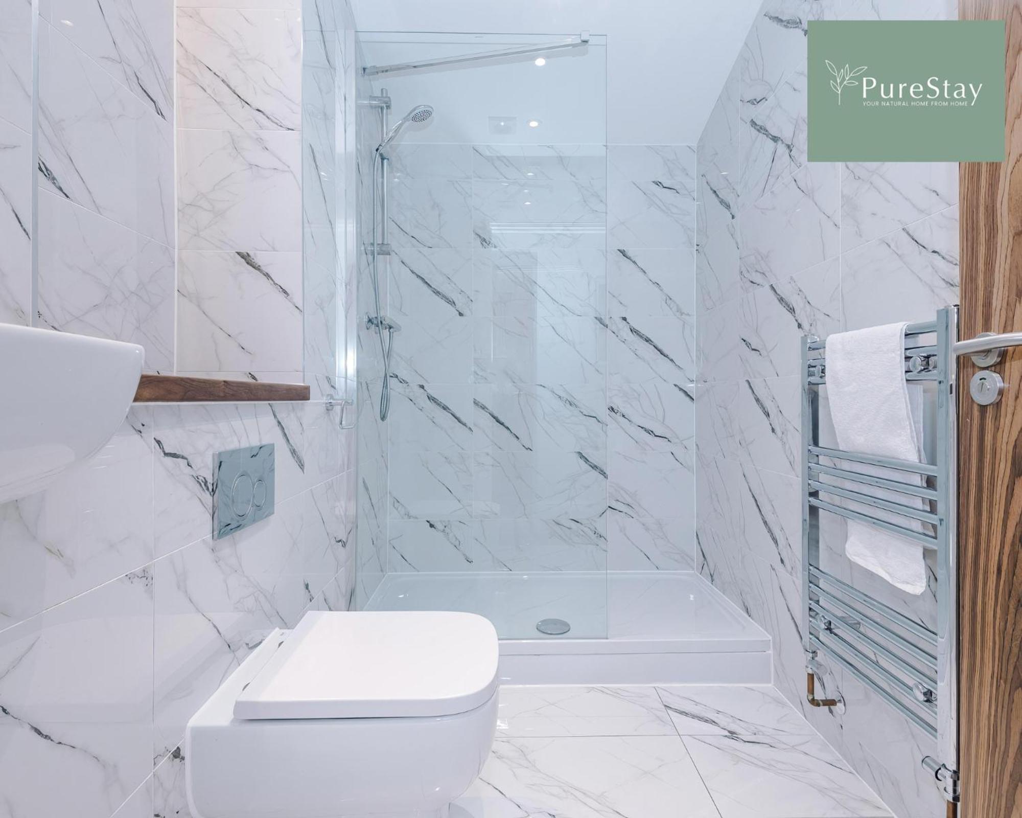 Stunning Five Bedroom Manchester House With Free Parking By Purestay Short Lets & Serviced Accommodation Exteriör bild