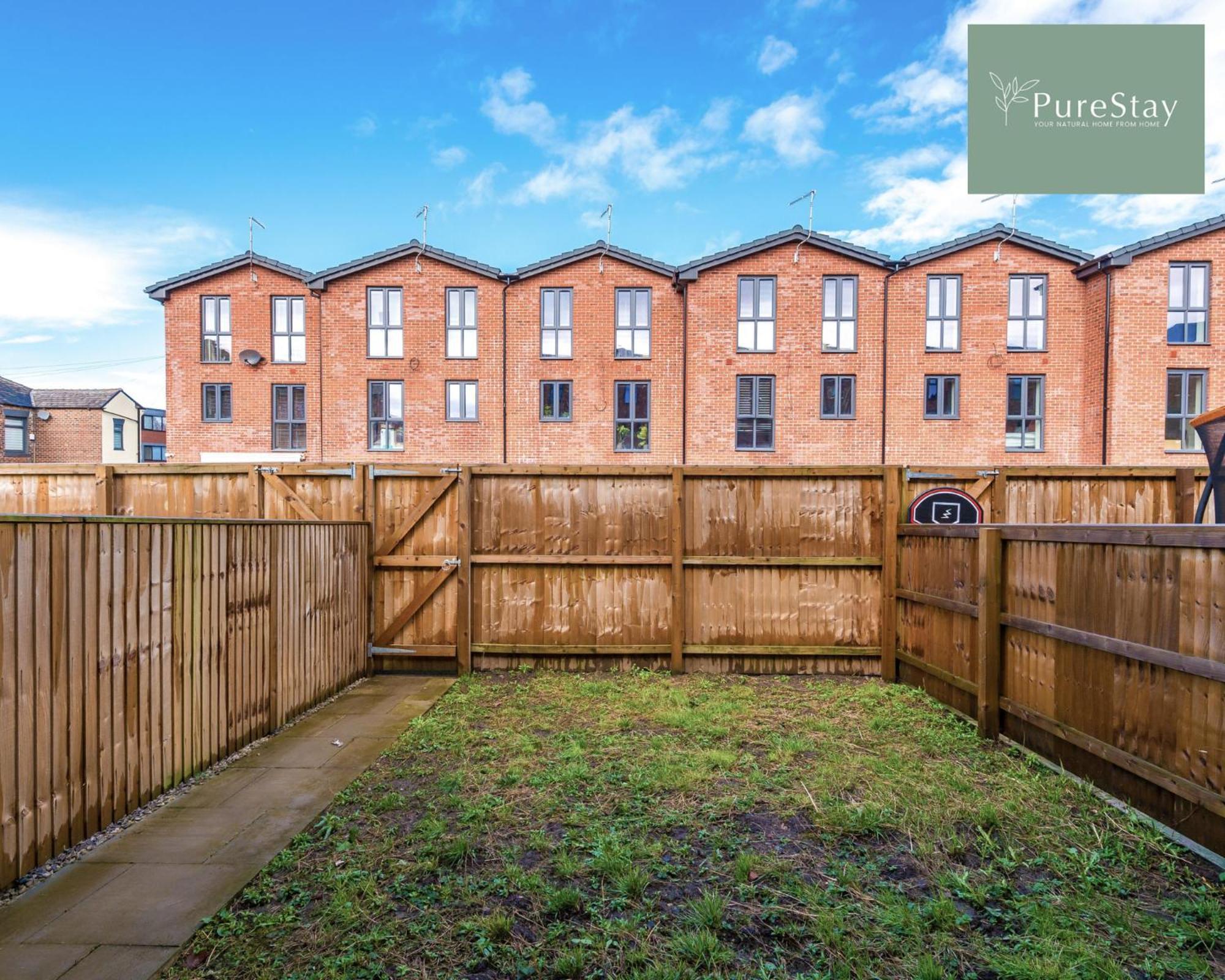 Stunning Five Bedroom Manchester House With Free Parking By Purestay Short Lets & Serviced Accommodation Exteriör bild