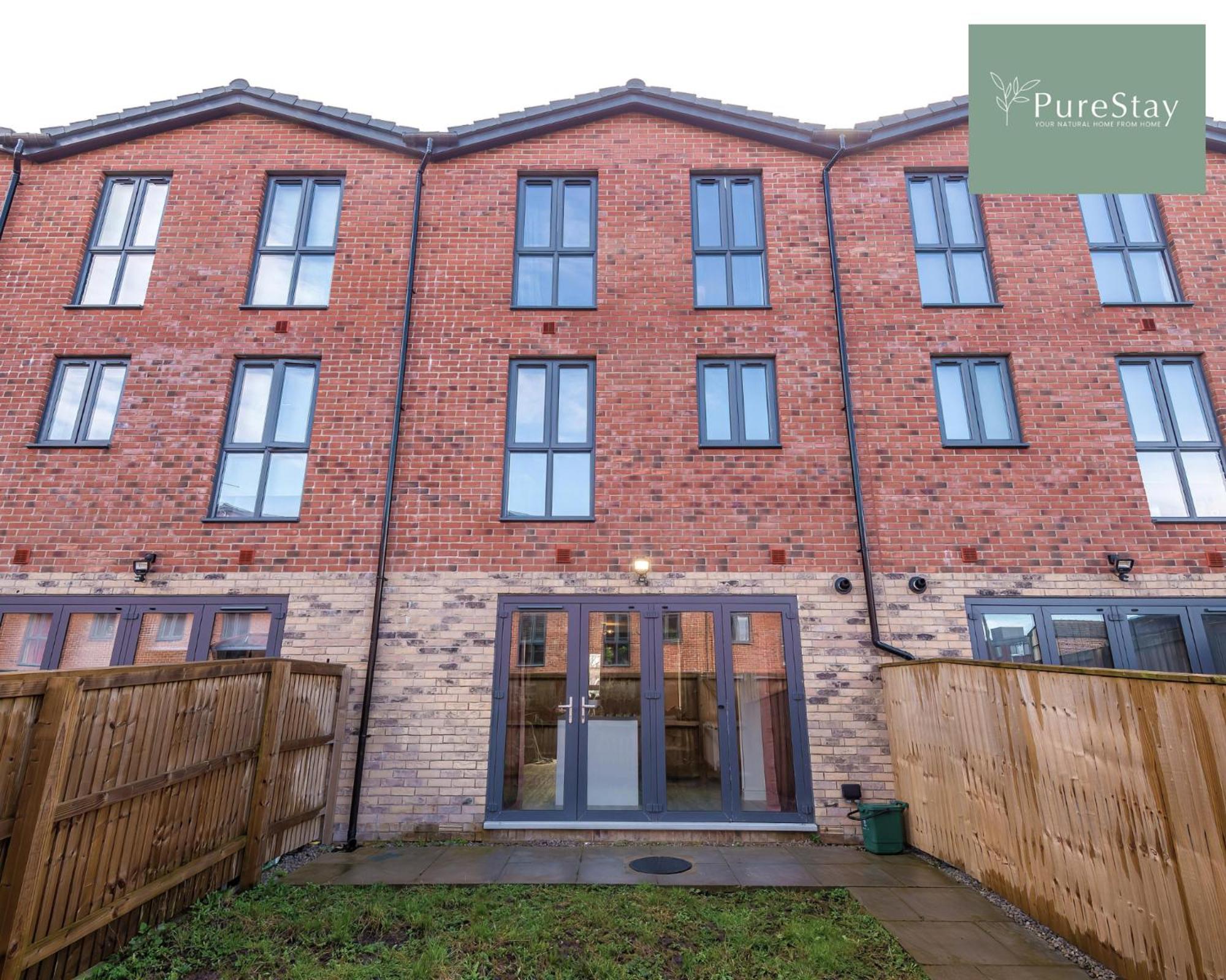 Stunning Five Bedroom Manchester House With Free Parking By Purestay Short Lets & Serviced Accommodation Exteriör bild