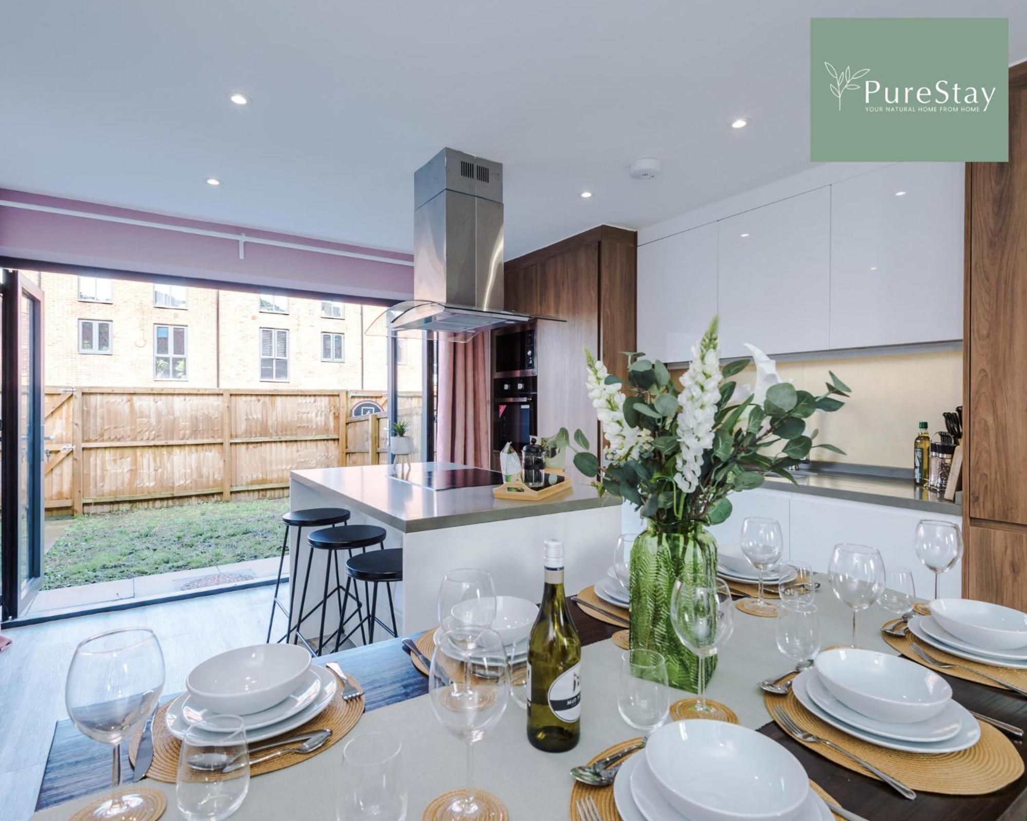 Stunning Five Bedroom Manchester House With Free Parking By Purestay Short Lets & Serviced Accommodation Exteriör bild