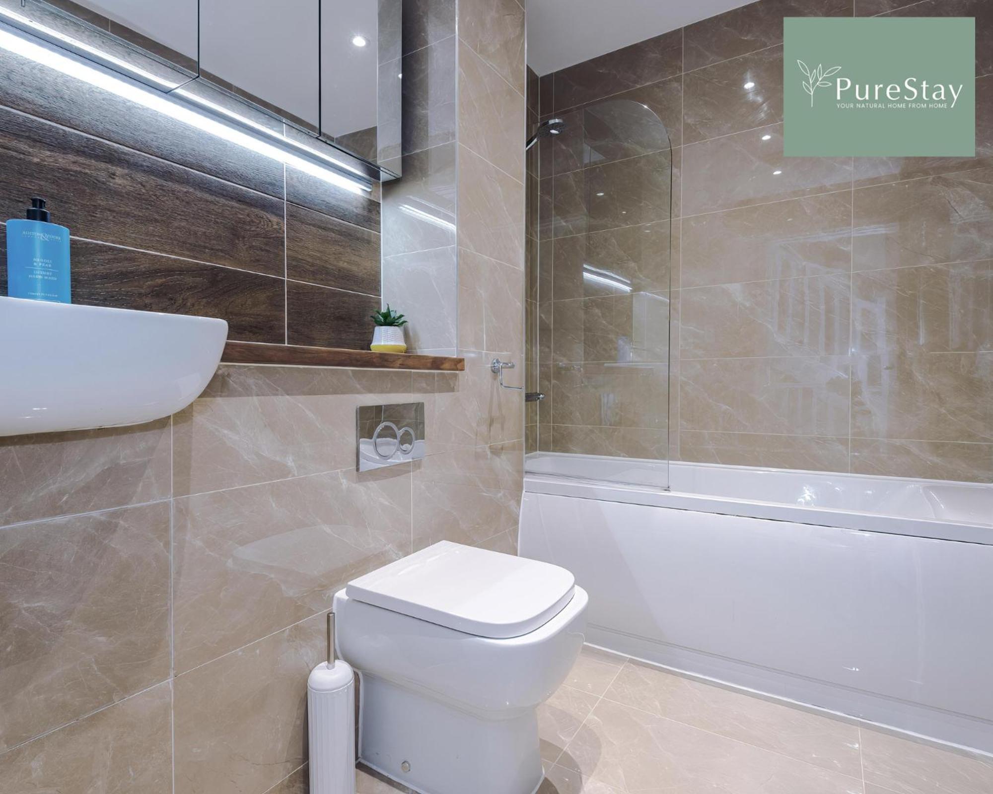 Stunning Five Bedroom Manchester House With Free Parking By Purestay Short Lets & Serviced Accommodation Exteriör bild