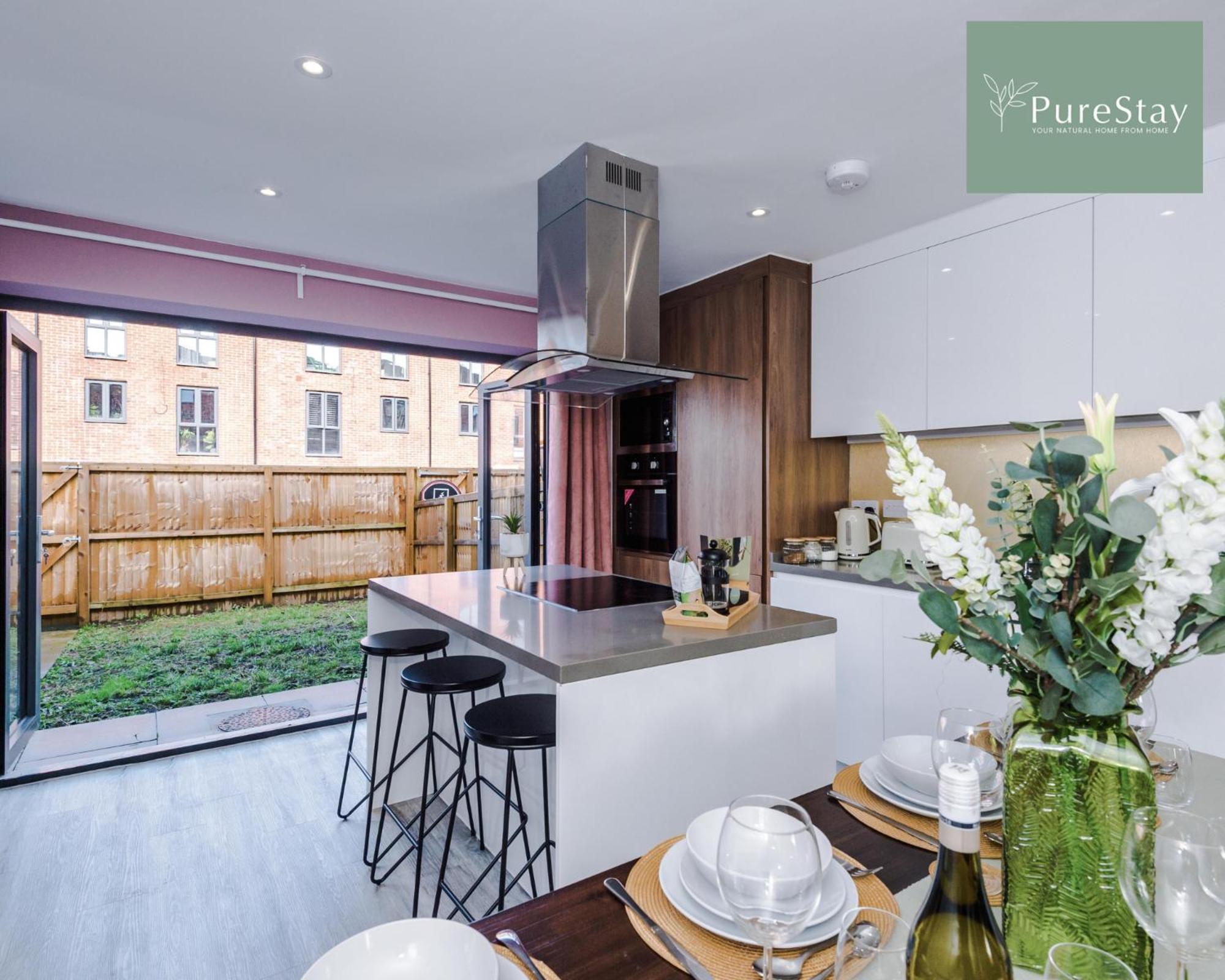 Stunning Five Bedroom Manchester House With Free Parking By Purestay Short Lets & Serviced Accommodation Exteriör bild